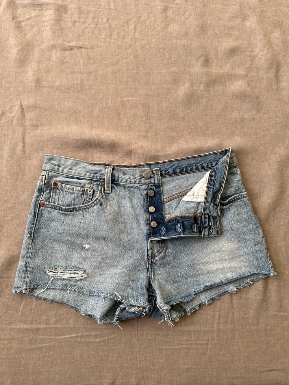 Levi’s 501 Cutoff Denim Shorts | Light Wash | Size 32